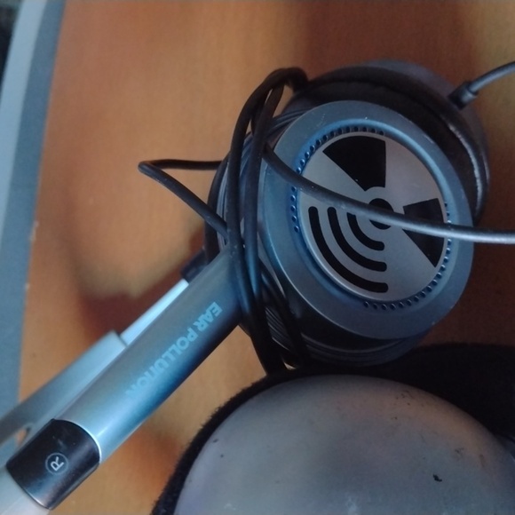 Stereo Headphones - Picture 3 of 3
